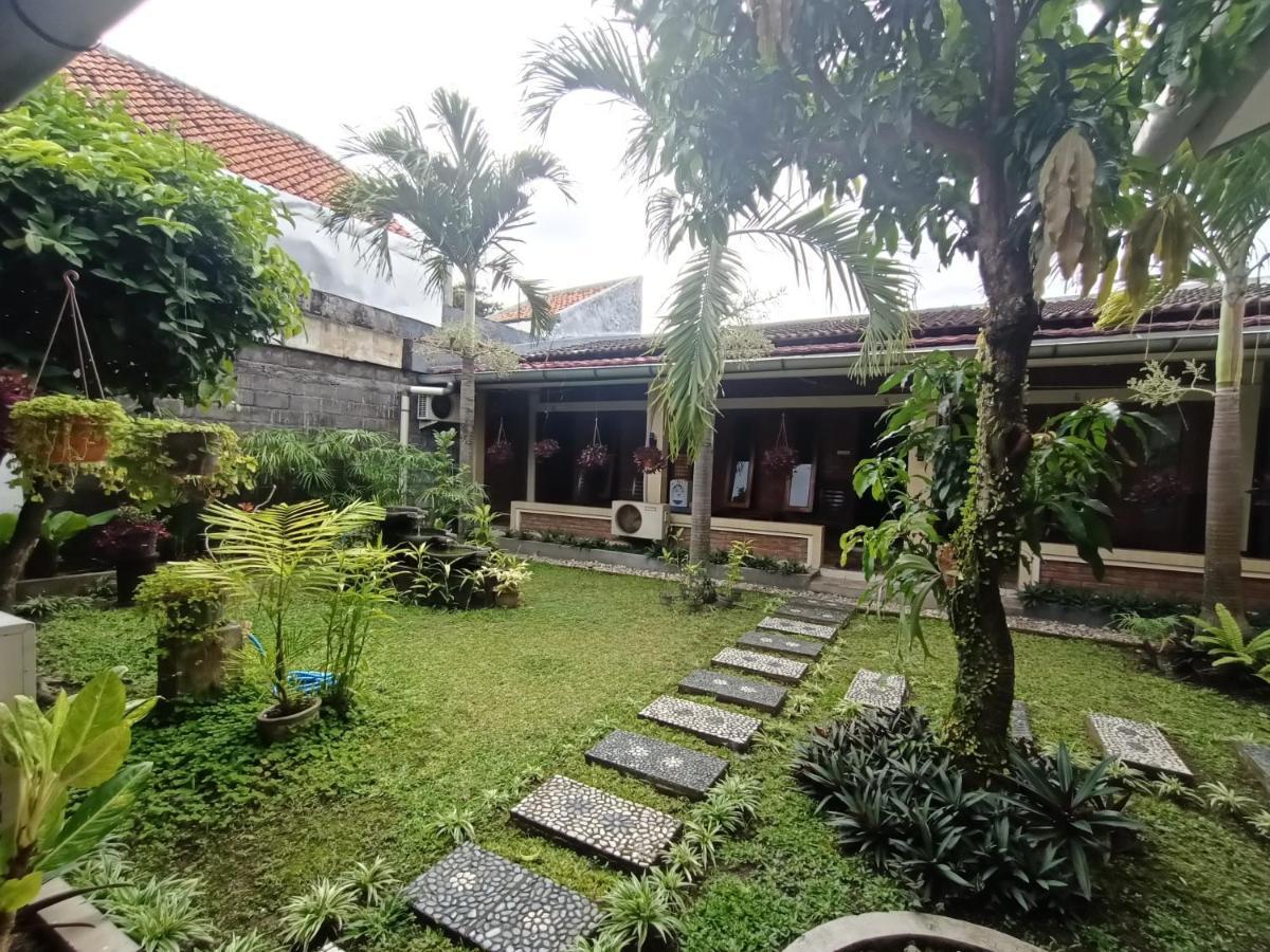 Rumah Kami Guest House Yogyakarta Exterior photo